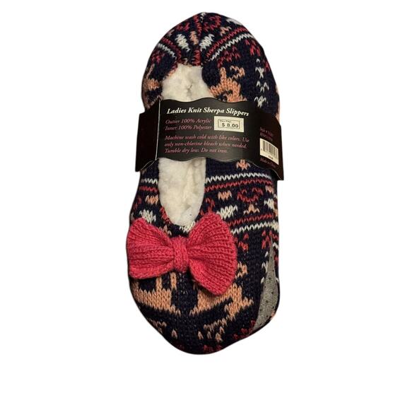 Ladies Knit Sherpa Slippers Sock Hub Size S/M Reindeer Stocking Stuffer Holiday - Picture 1 of 5